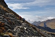 51 Seguendo la labile traccia alta anche per pietraie per il Passo di Porcile